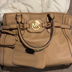 Nude Michael Kors bag w/ strap & coin clutch